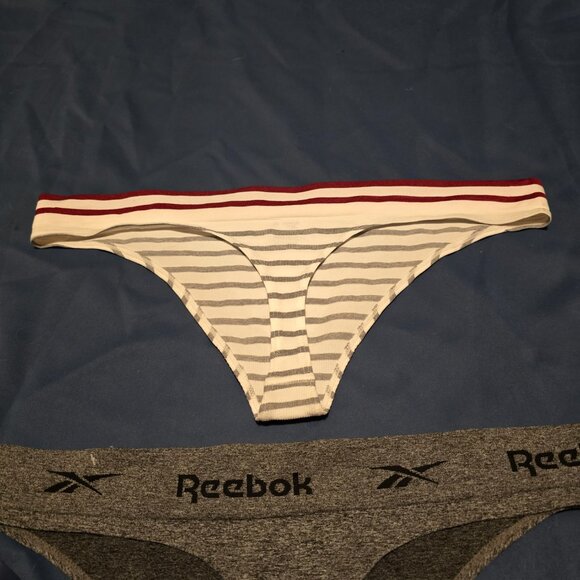 2 pairs XL reebok thongs - Picture 5 of 5